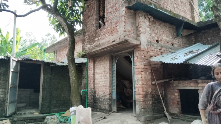 স্বজনপ্রীতির অভিযোগ  চেয়ারম্যানের বিরুদ্ধে